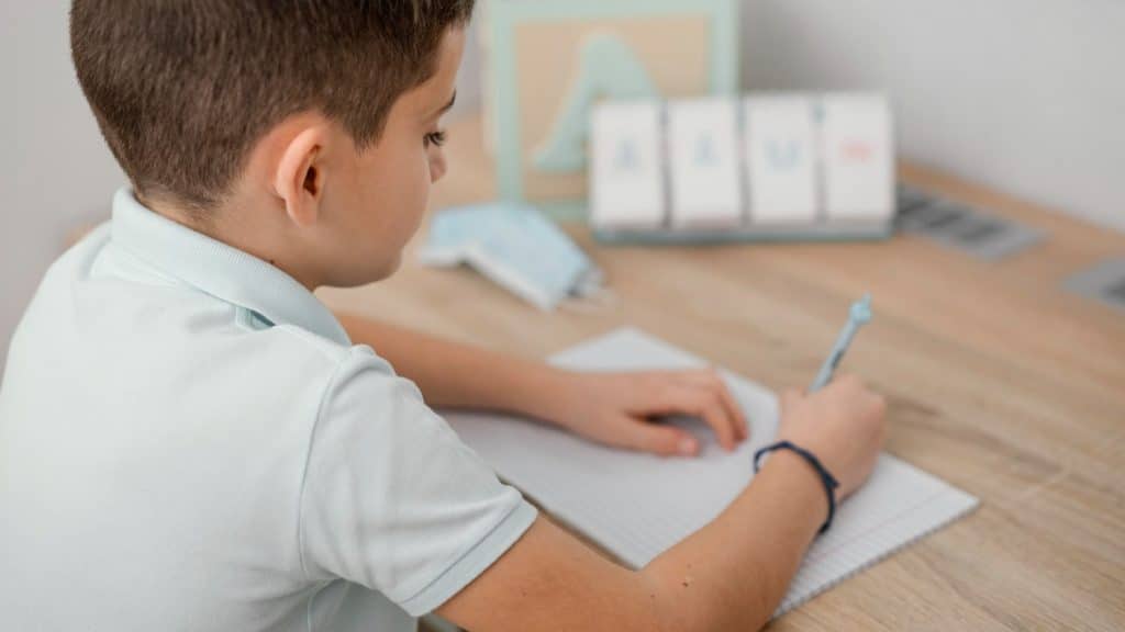 ¿A qué edad puede un niño estudiar en un internado en Inglaterra?